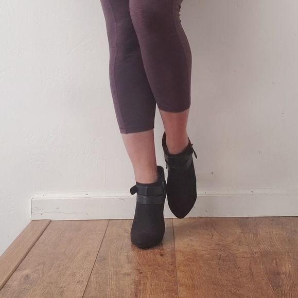 D Black Pointed Toe Booties Size 7.5 - Picture 7 of 7